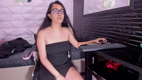 Queen online show from 02-21-25, 07:32