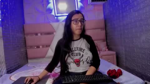 Queen online show from 02-22-25, 09:04