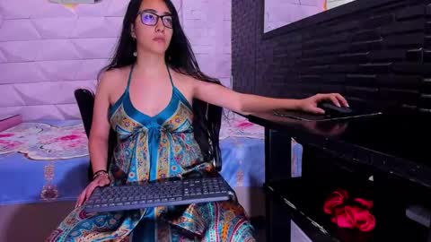 Queen online show from 02-23-25, 07:28