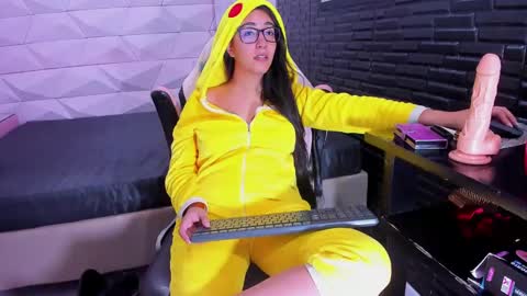 Queen online show from 02-28-25, 08:07