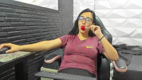 Queen online show from 03-03-25, 07:28