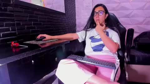 Queen online show from 03-04-25, 07:22