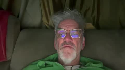 Snapshot of jewlronny chatting on 12-18-24, 10:02 jewlronny online show from 12-18-24, 10:02