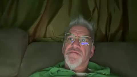 Snapshot of jewlronny chatting on 12-21-24, 09:36 jewlronny online show from 12-21-24, 09:36