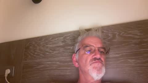 Snapshot of jewlronny chatting on 03-09-25, 07:15 jewlronny online show from 03-09-25, 07:15