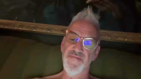 Snapshot of jewlronny chatting on 09-10-25, 03:01 jewlronny online show from 09-10-25, 03:01