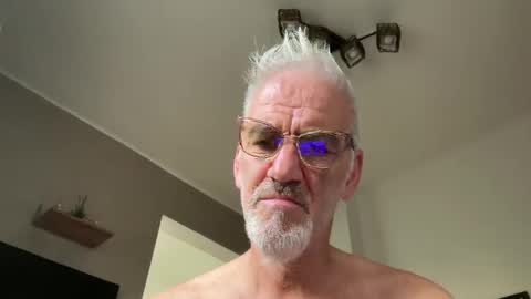 Snapshot of jewlronny chatting on 09-30-25, 08:30 jewlronny online show from 09-30-25, 08:30