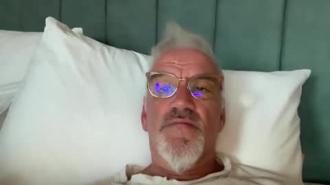 Snapshot of jewlronny chatting on 10-12-25, 04:44 jewlronny online show from 10-12-25, 04:44