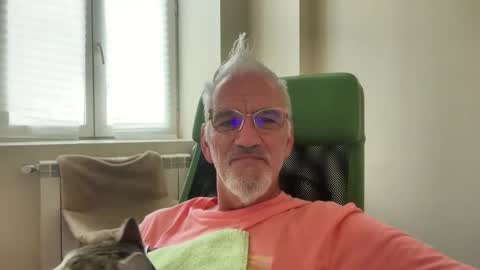 Snapshot of jewlronny chatting on 10-17-25, 10:18 jewlronny online show from 10-17-25, 10:18