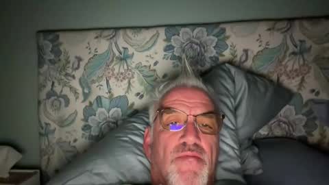 Snapshot of jewlronny chatting on 11-01-25, 11:29 jewlronny online show from 11-01-25, 11:29