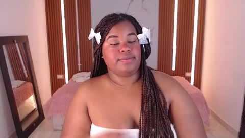 Snapshot of jhann_ chatting on 11-12-25, 08:30 Jahnniela online show from 11-12-25, 08:30