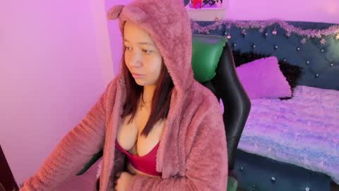 Snapshot of jhiinny_brownn chatting on 12-23-24, 03:40 Jhiinny online show from 12-23-24, 03:40
