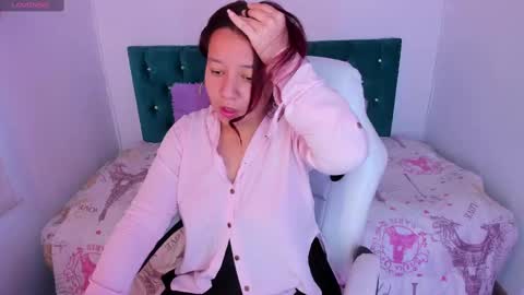 Snapshot of jhiinny_brownn chatting on 02-17-25, 12:05 Jhiinny online show from 02-17-25, 12:05