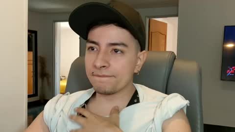 Jhoan Saenz online show from 09-23-25, 03:48