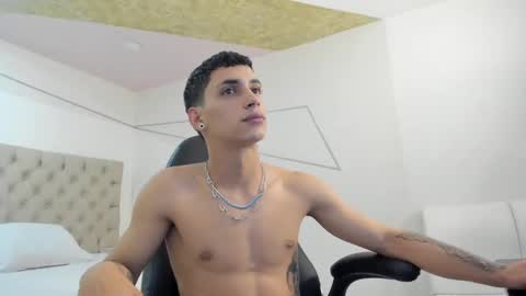 Snapshot of jhoanleandro chatting on 09-17-25, 04:47 jhoanleandro online show from 09-17-25, 04:47