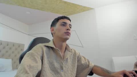 Snapshot of jhoanleandro chatting on 09-18-25, 03:52 jhoanleandro online show from 09-18-25, 03:52