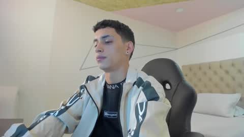 Snapshot of jhoanleandro chatting on 09-19-25, 04:36 jhoanleandro online show from 09-19-25, 04:36