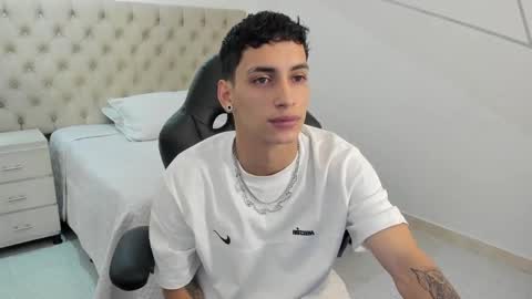 Snapshot of jhoanleandro chatting on 09-20-25, 04:02 jhoanleandro online show from 09-20-25, 04:02