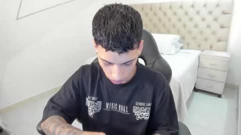 Snapshot of jhoanleandro chatting on 09-23-25, 05:32 jhoanleandro online show from 09-23-25, 05:32