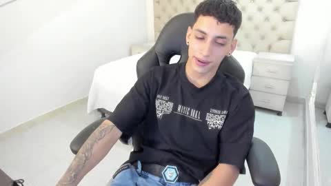 Snapshot of jhoanleandro chatting on 09-25-25, 06:06 jhoanleandro online show from 09-25-25, 06:06