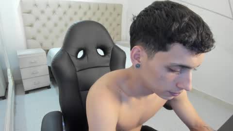 Snapshot of jhoanleandro chatting on 10-03-25, 05:26 jhoanleandro online show from 10-03-25, 05:26