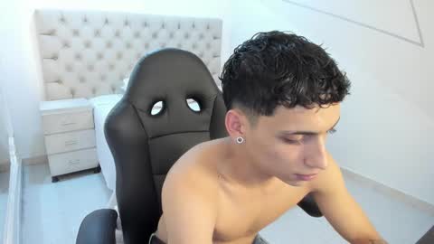 Snapshot of jhoanleandro chatting on 10-15-25, 05:07 jhoanleandro online show from 10-15-25, 05:07