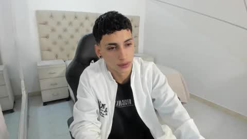Snapshot of jhoanleandro chatting on 10-19-25, 05:08 jhoanleandro online show from 10-19-25, 05:08