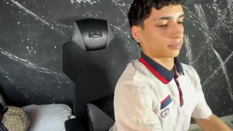 Snapshot of jhoanleandro chatting on 05-15-26, 10:06 jhoanleandro online show from 05-15-26, 10:06