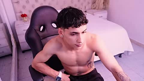 Snapshot of jhoanleandro chatting on 05-22-26, 11:05 jhoanleandro online show from 05-22-26, 11:05
