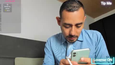 Snapshot of jhonyalzate chatting on 06-23-26, 03:26 Jhony Alzate online show from 06-23-26, 03:26