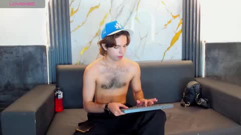 jhostin_1 online show from 12-04-25, 08:28