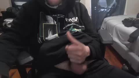 Snapshot of jhypelvx chatting on 12-05-24, 12:44 jay online show from 12-05-24, 12:44