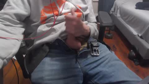 Snapshot of jhypelvx chatting on 12-13-24, 04:22 jay online show from 12-13-24, 04:22