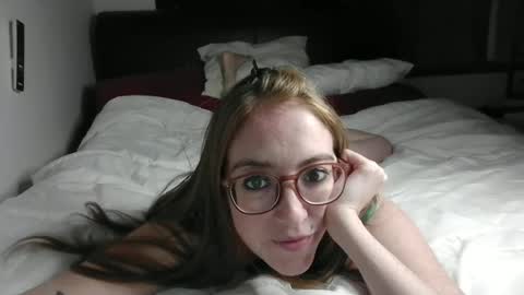 Snapshot of jilliangiselle chatting on 06-23-26, 04:43 jilliangiselle online show from 06-23-26, 04:43