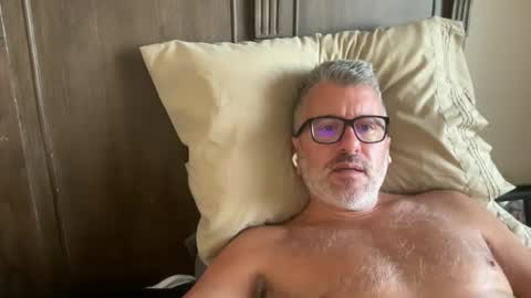 Snapshot of jimmyaaron chatting on 12-28-24, 04:20 Dad of Three online show from 12-28-24, 04:20