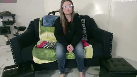 Snapshot of jjjust4fun1985 chatting on 12-12-24, 10:42 Nicole Allen online show from 12-12-24, 10:42