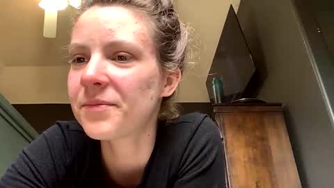 Snapshot of jlynn1997 chatting on 02-10-26, 05:06 jlynn1997 online show from 02-10-26, 05:06