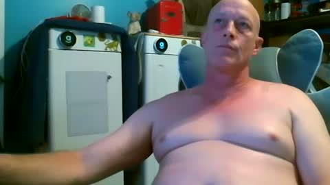 jlz2695 online show from 06-01-26, 05:14