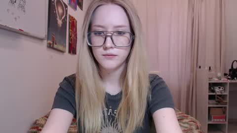 Snapshot of joan_kiss chatting on 06-11-26, 03:21 joan_kiss online show from 06-11-26, 03:21
