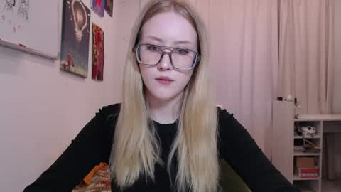 Snapshot of joan_kiss chatting on 06-17-26, 12:13 joan_kiss online show from 06-17-26, 12:13