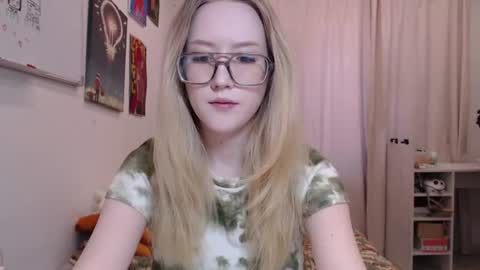 Snapshot of joan_kiss chatting on 06-18-26, 12:44 joan_kiss online show from 06-18-26, 12:44