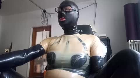 The sweetest toy online show from 12-06-24, 01:00