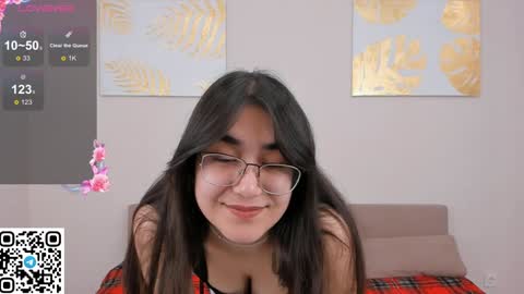 Snapshot of joangoulder chatting on 01-11-25, 01:11 Mia online show from 01-11-25, 01:11