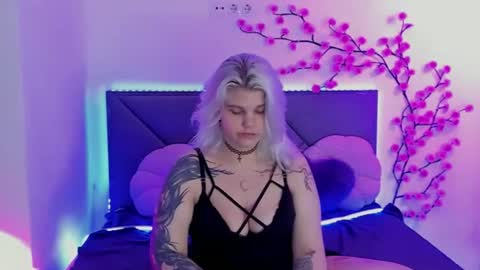 Snapshot of joannlowes chatting on 07-06-26, 08:00 Joann online show from 07-06-26, 08:00
