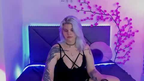 Snapshot of joannlowes chatting on 07-14-26, 02:05 Joann online show from 07-14-26, 02:05