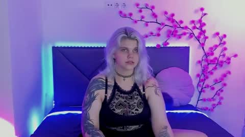 Snapshot of joannlowes chatting on 07-15-26, 10:26 Joann online show from 07-15-26, 10:26