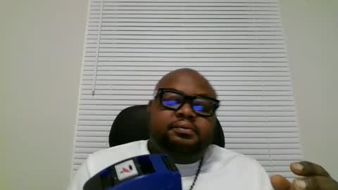 Snapshot of joe25123 chatting on 03-03-25, 03:30 joe25123 online show from 03-03-25, 03:30