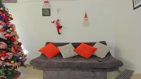 Snapshot of joelandalexa chatting on 12-17-24, 07:37 joelandalexa online show from 12-17-24, 07:37