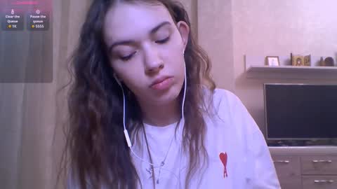 Jennifer online show from 03-11-26, 05:52