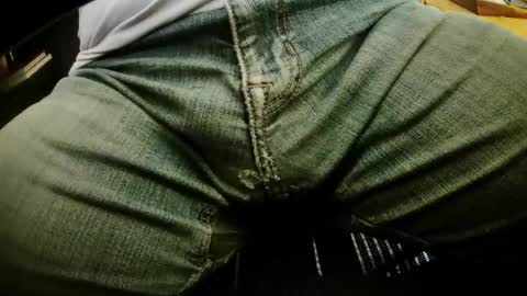 Snapshot of joeystr0ker chatting on 04-18-26, 10:10 joeystr0ker online show from 04-18-26, 10:10